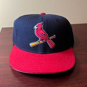 St. Louis Cardinals alternate on-field ball cap. New Era fitted size 7-1/4.